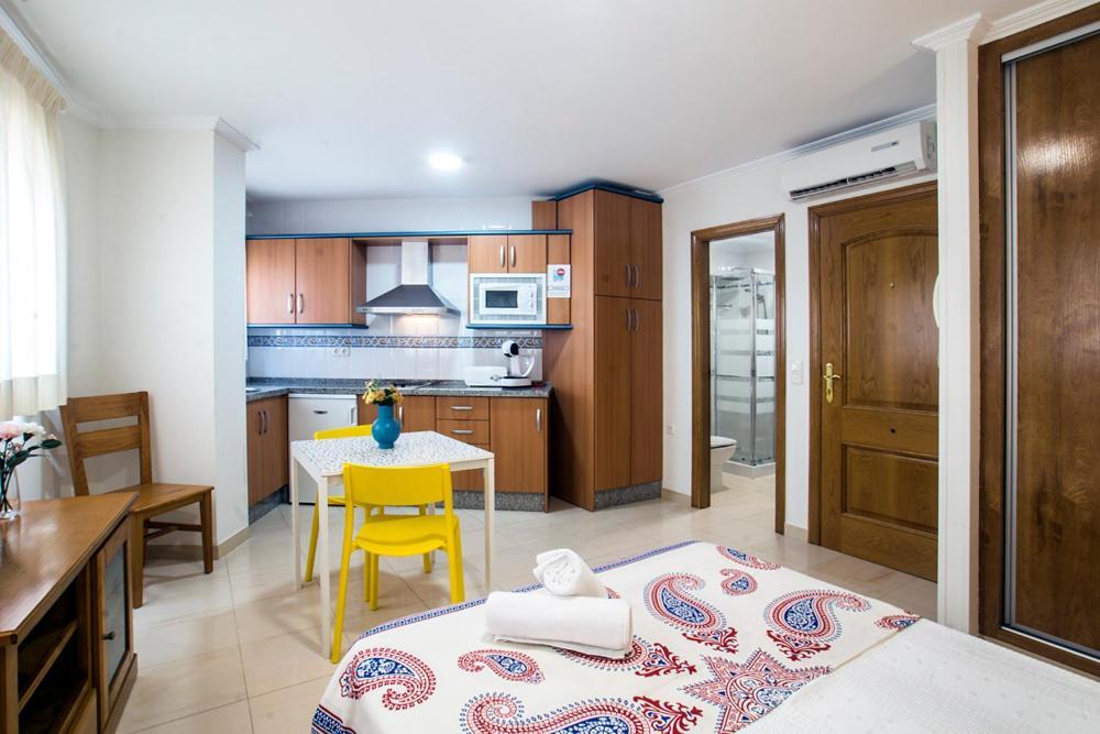 טורמולינוס Apartamentos Amat - Only Adult - Playa El Bajondillo מראה חיצוני תמונה