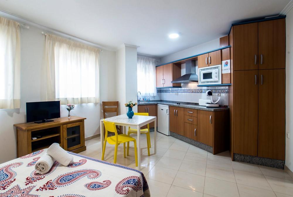 טורמולינוס Apartamentos Amat - Only Adult - Playa El Bajondillo מראה חיצוני תמונה